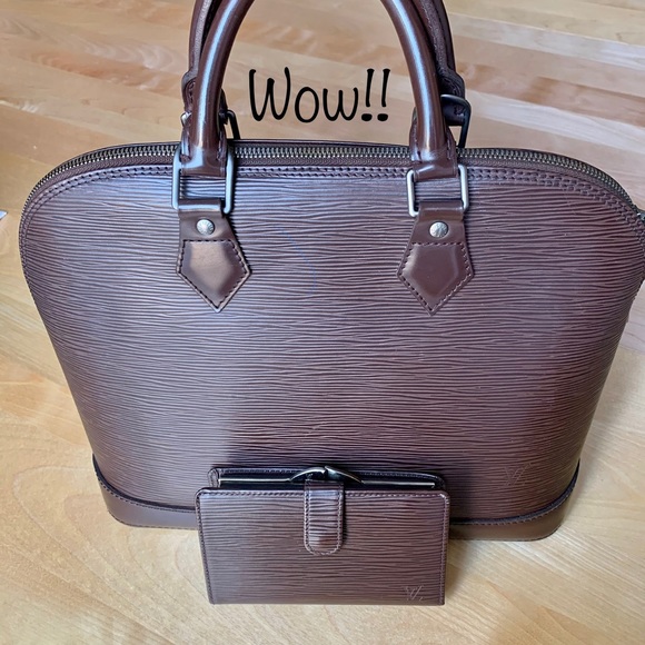 SALE! Auth LV Alma EPI brown handbag & wallet set! - Picture 1 of 16